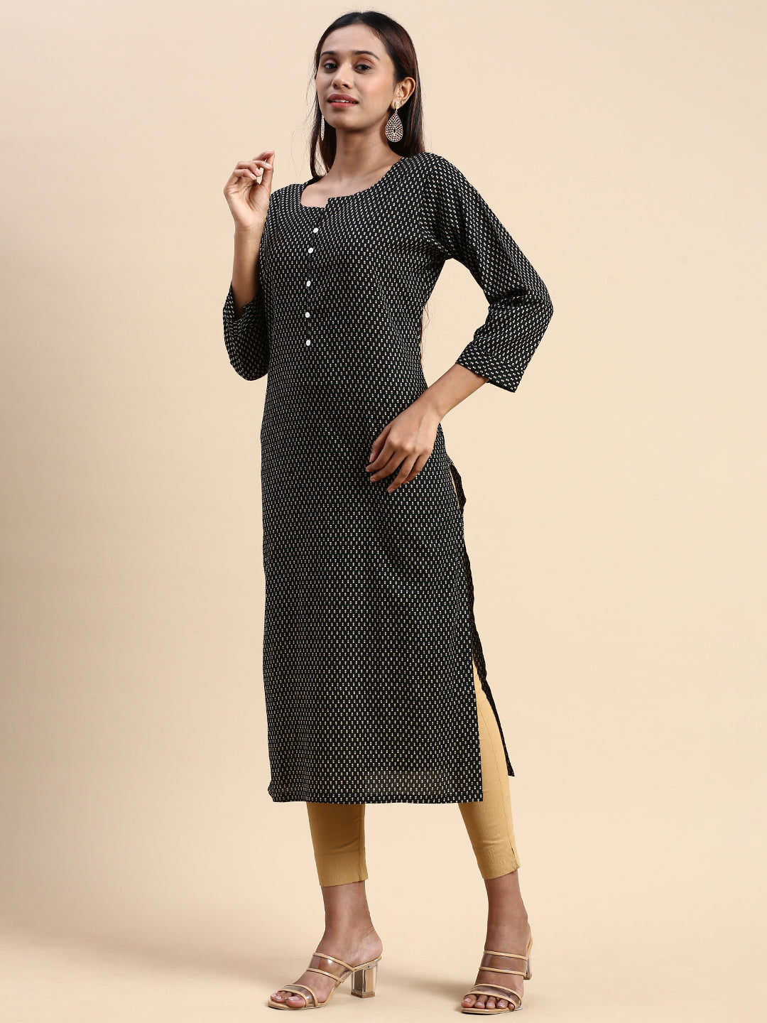Cotton Ladies Black Short Kurti, Size: M at Rs 280 in Delhi | ID:  24883631062